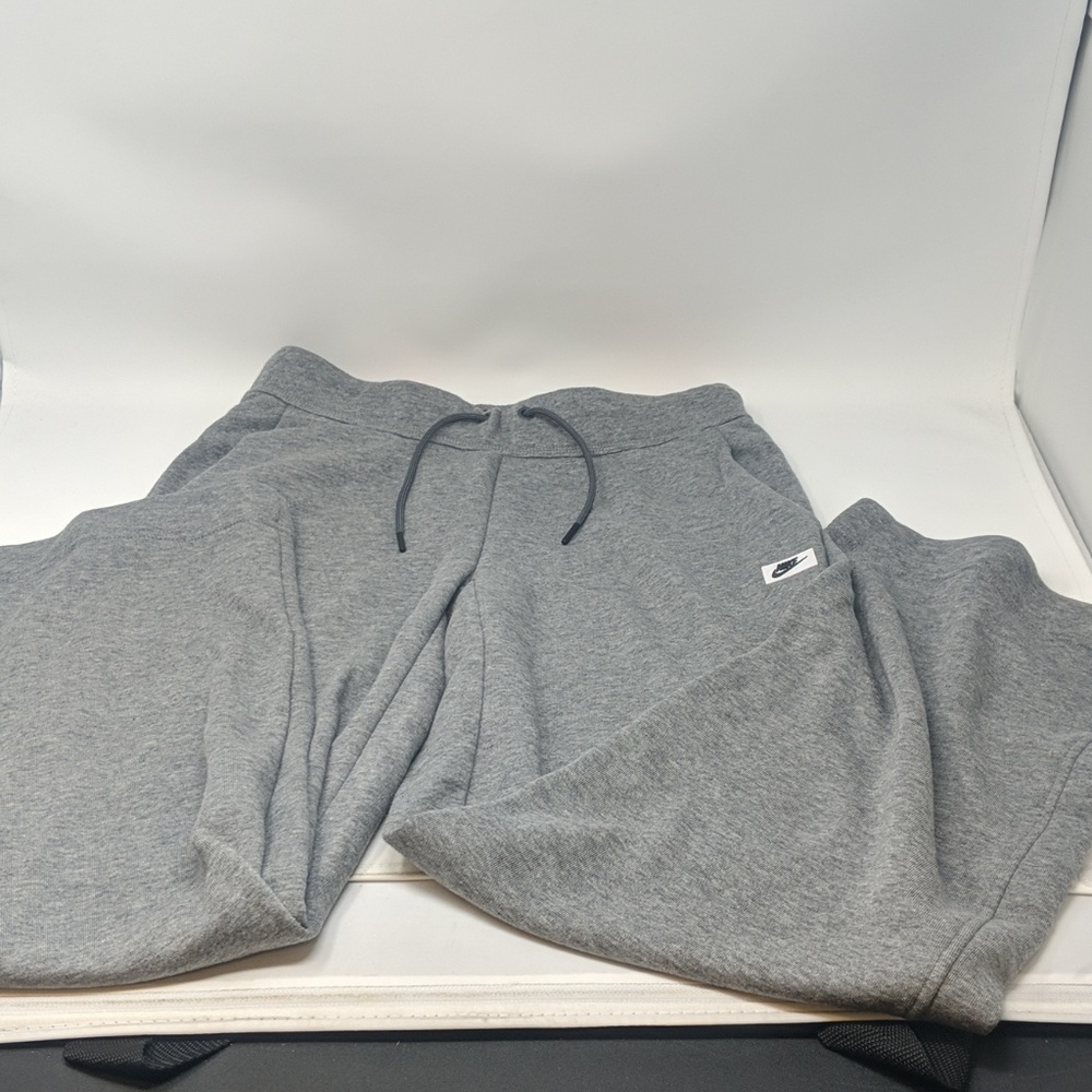 NWT Nike Womens Sweats 4E